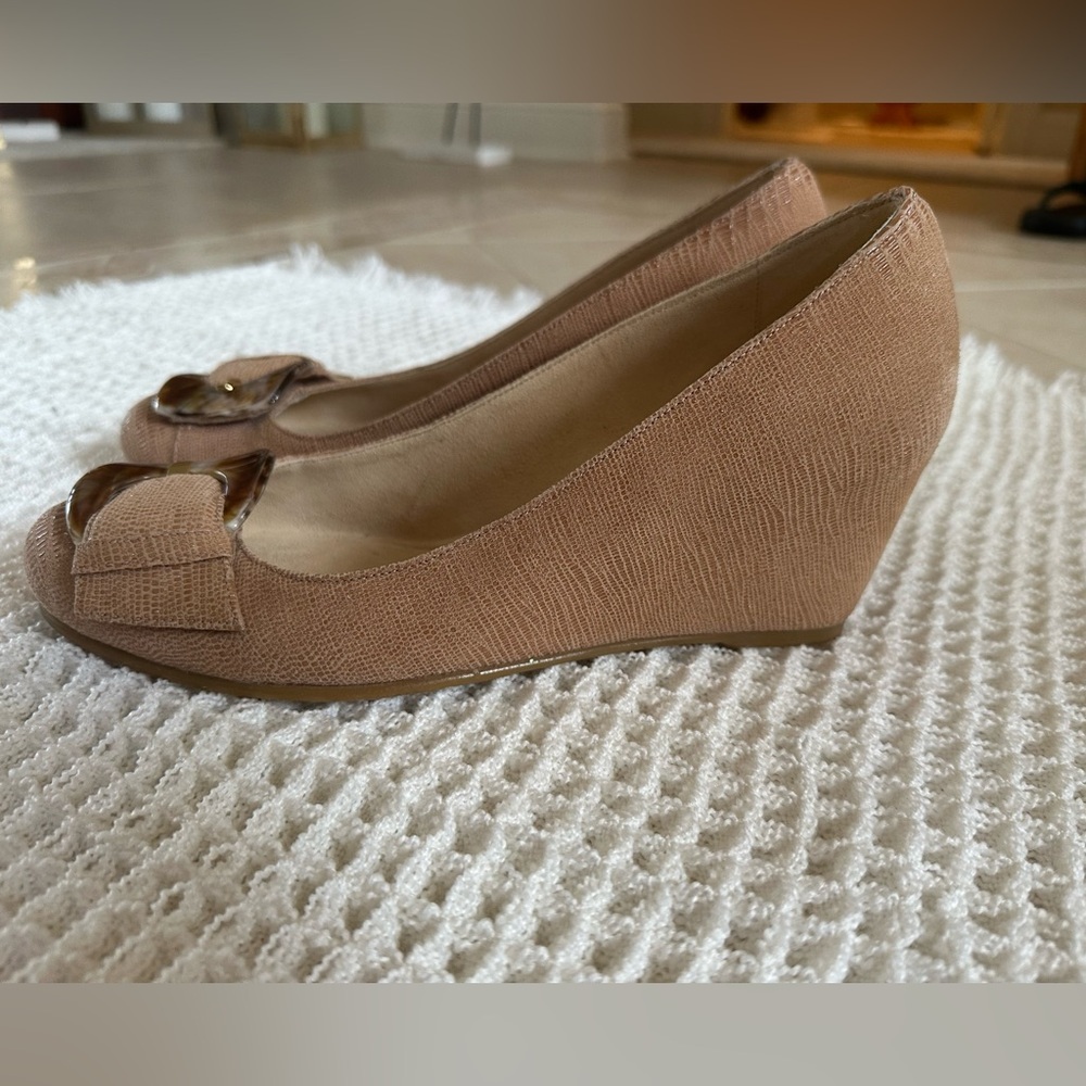 Stuart Weitzman Beige Lizard Embossed Bucalina We… - image 3